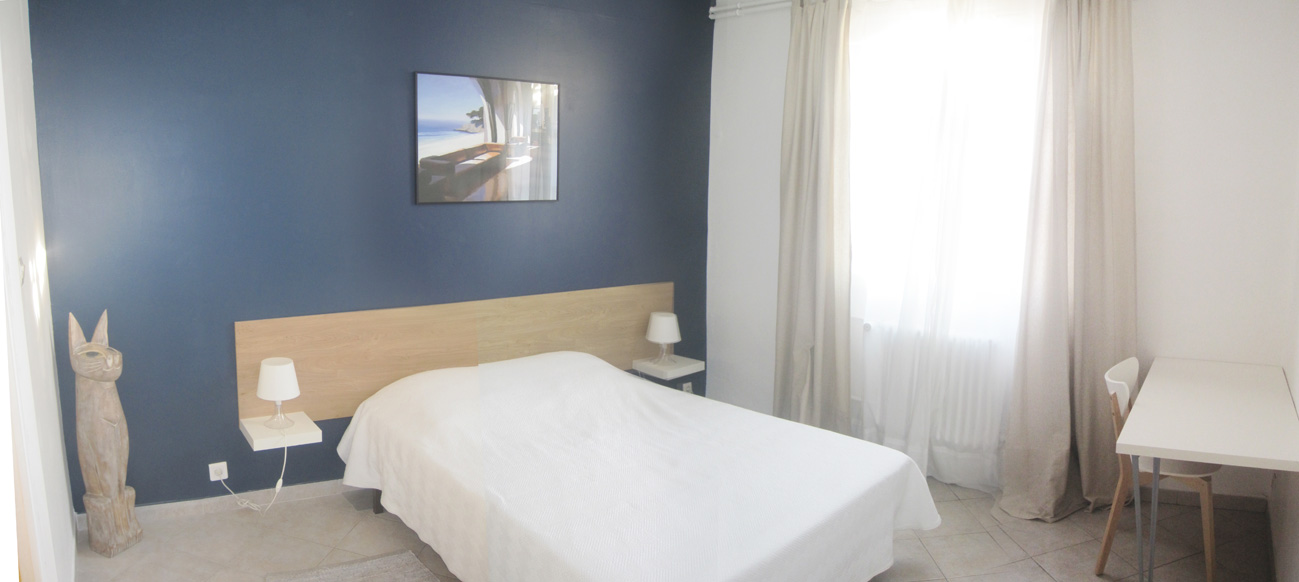 chambre de l`apartement T2 en location saisonnière l`Estaque Marseille