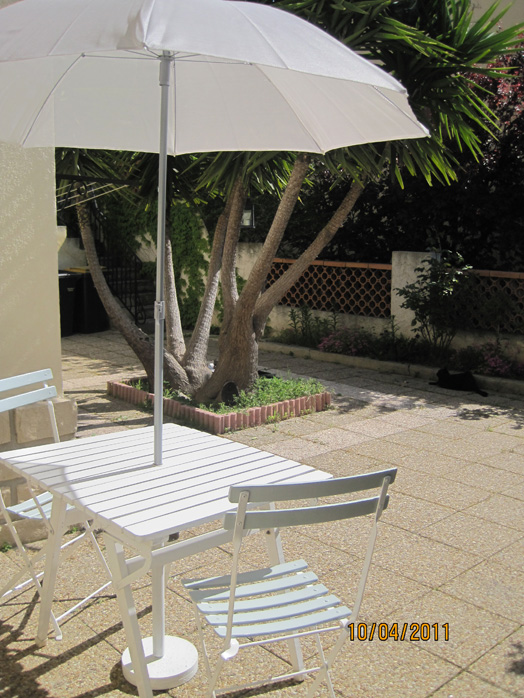 extérieur T2 location estaque vue yucca et jardin